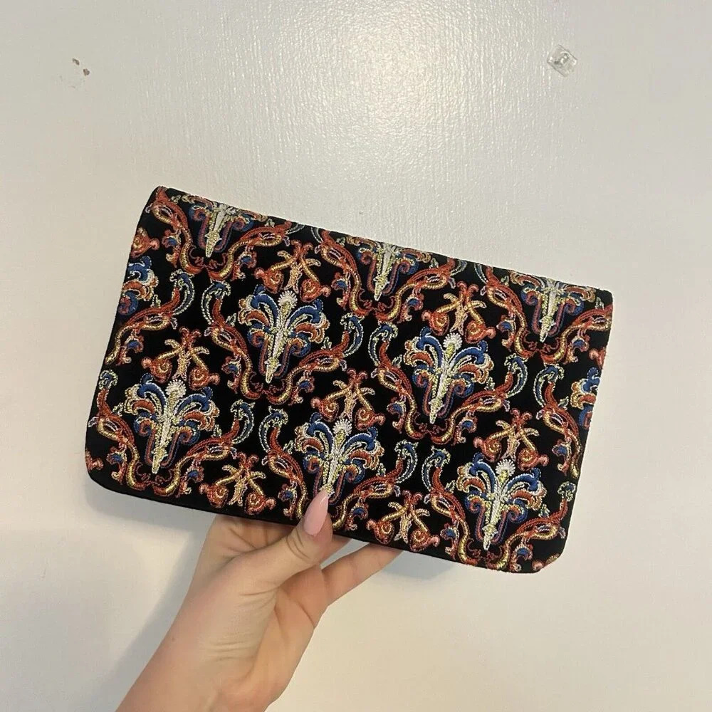 Shiraleah Chicago NWT Stunning Purse Wallet Franca Fold Clutch Black Red Floral‎